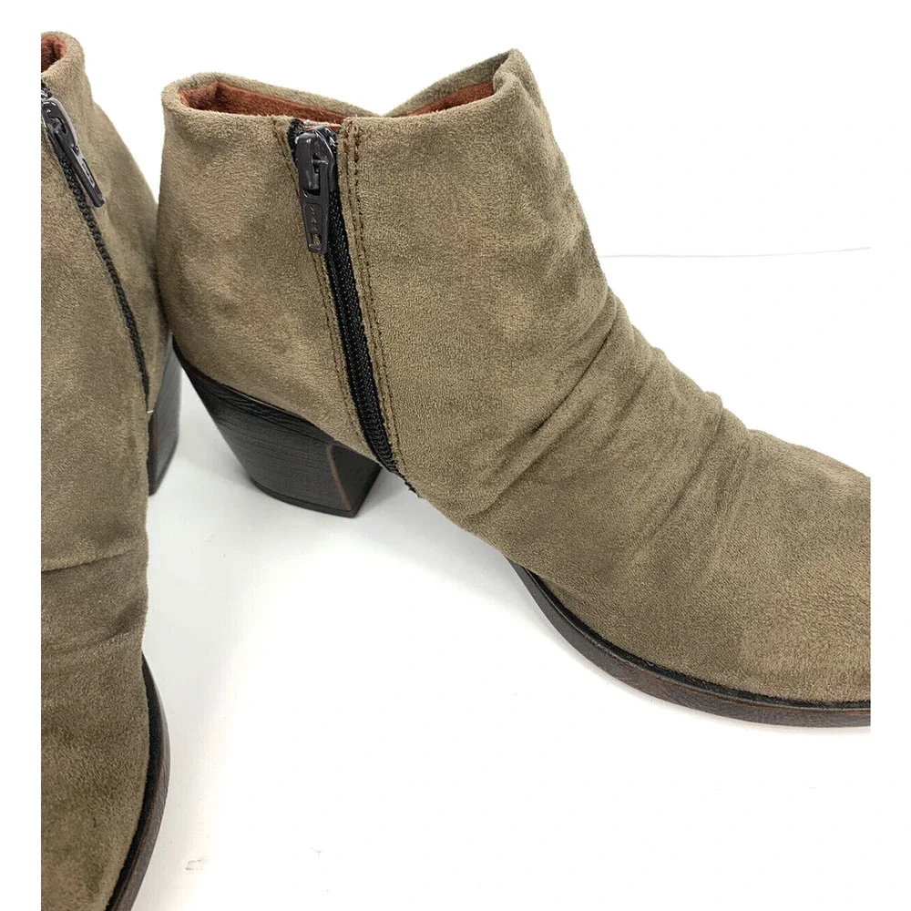 BOC Ankle Boot Heeled Shoe Sz 7 Suede slouchy Chunky Taupe Forestcore Goblin